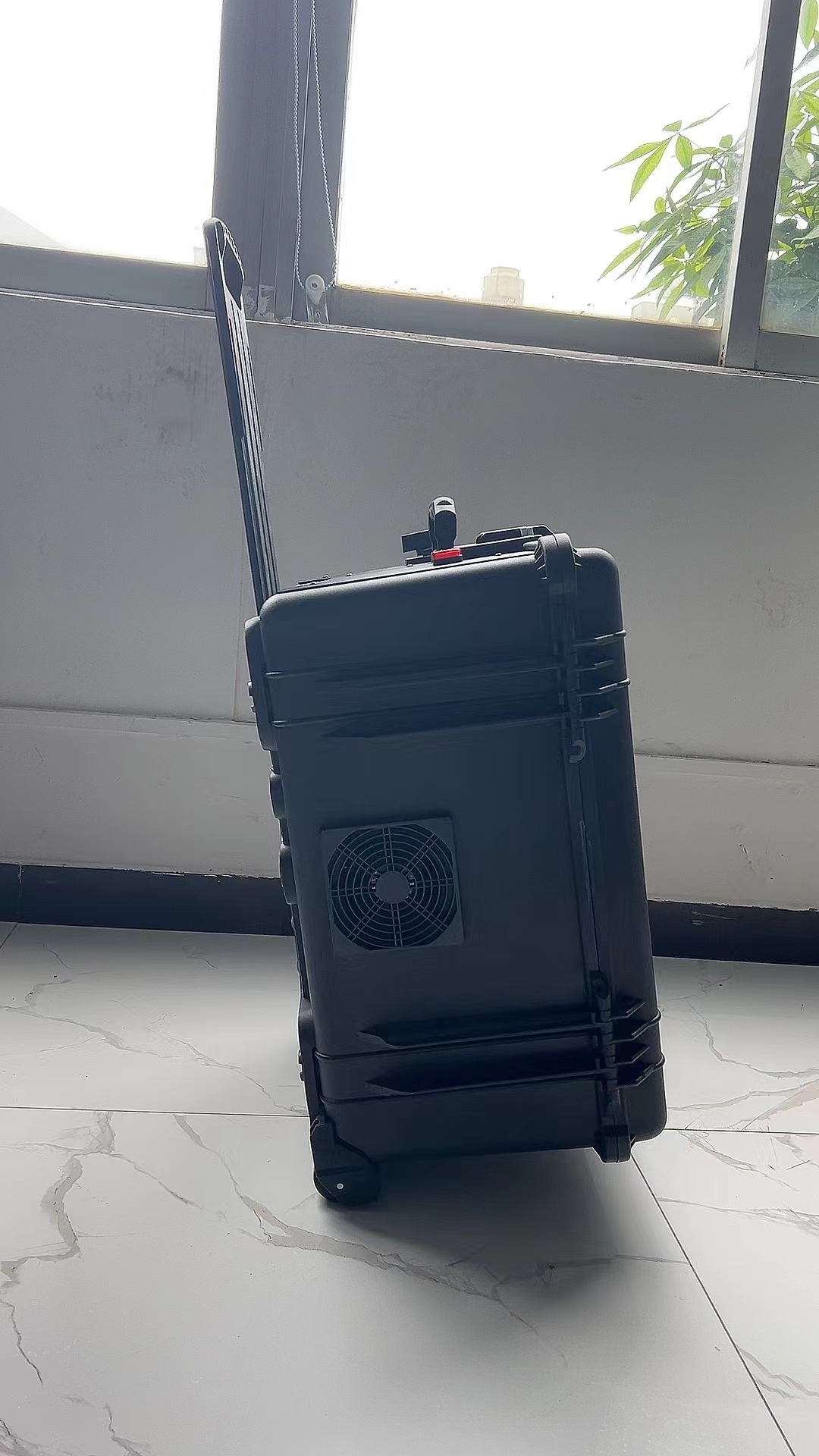 金牛手拉箱型移动通信干扰器